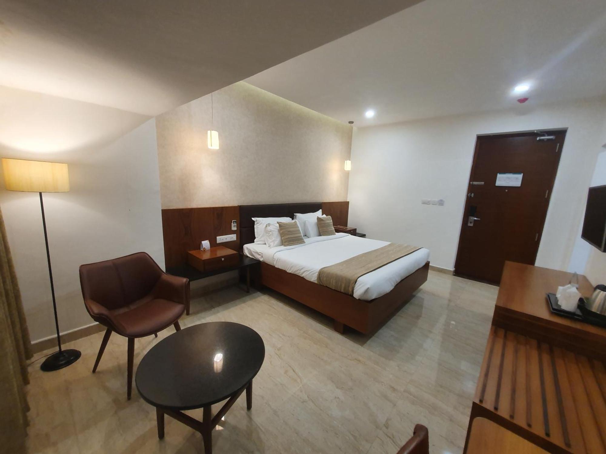 Hotel Aida Коттаям Экстерьер фото