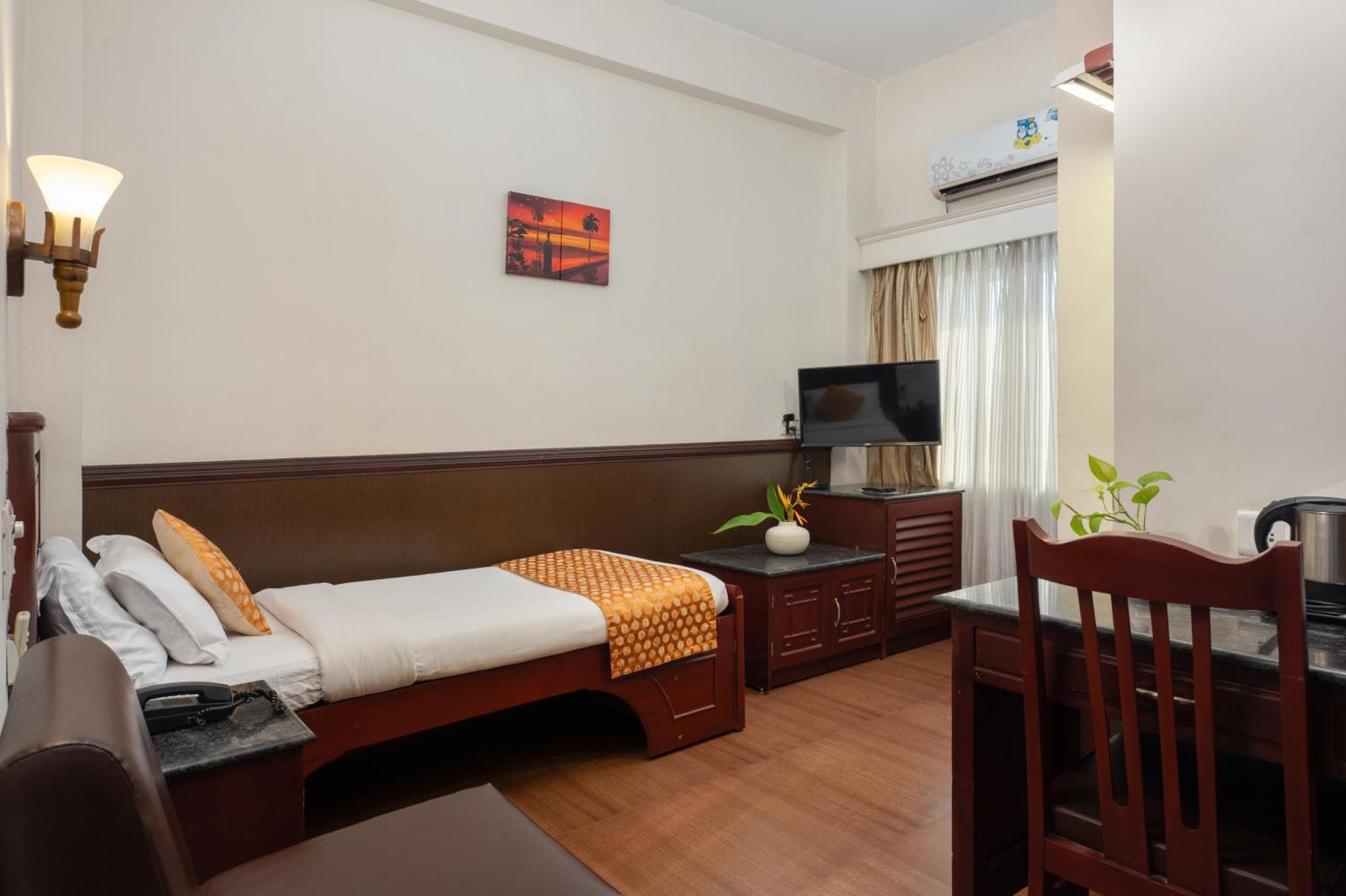 Hotel Aida Коттаям Экстерьер фото
