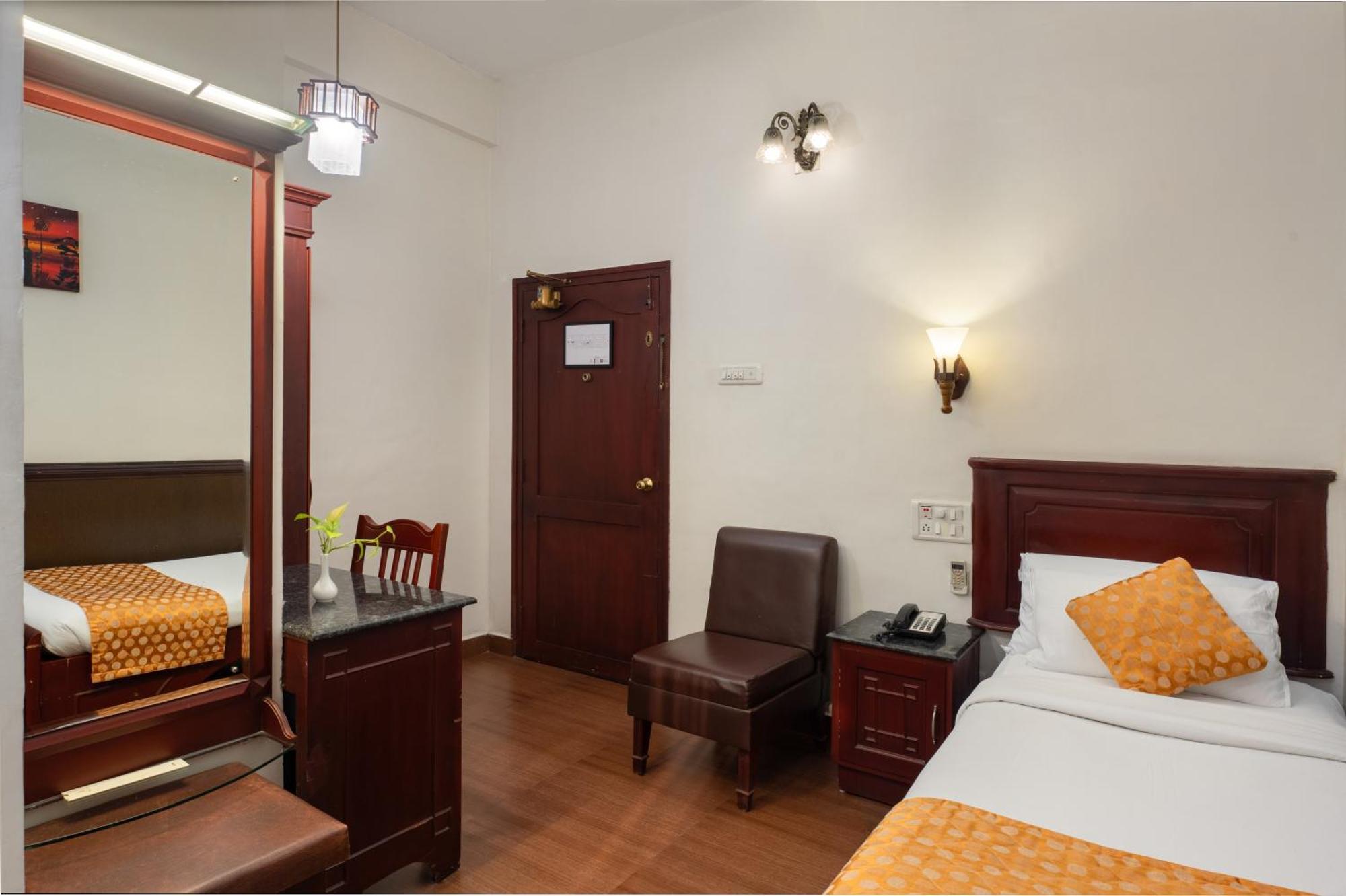 Hotel Aida Коттаям Экстерьер фото