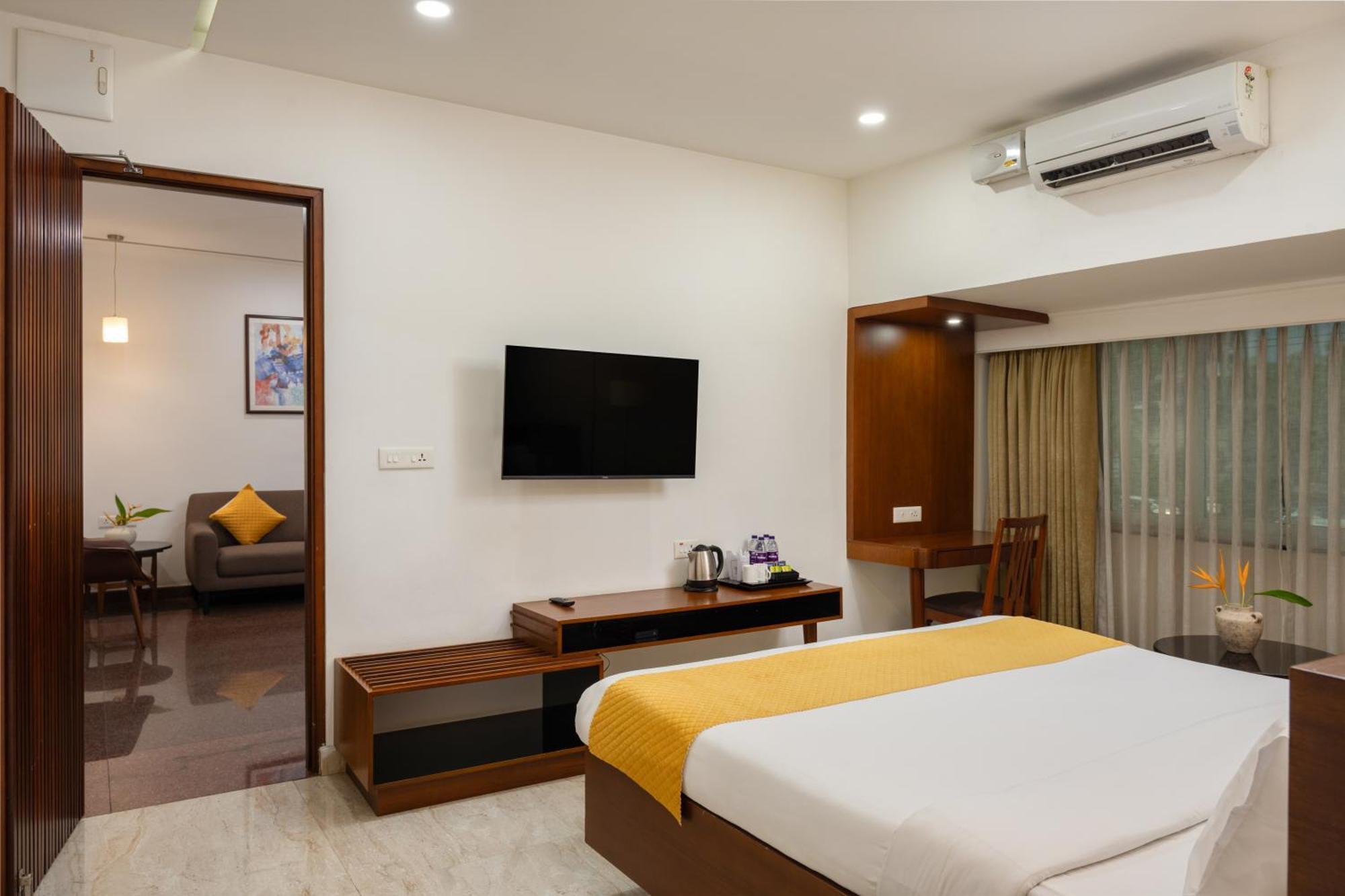 Hotel Aida Коттаям Экстерьер фото
