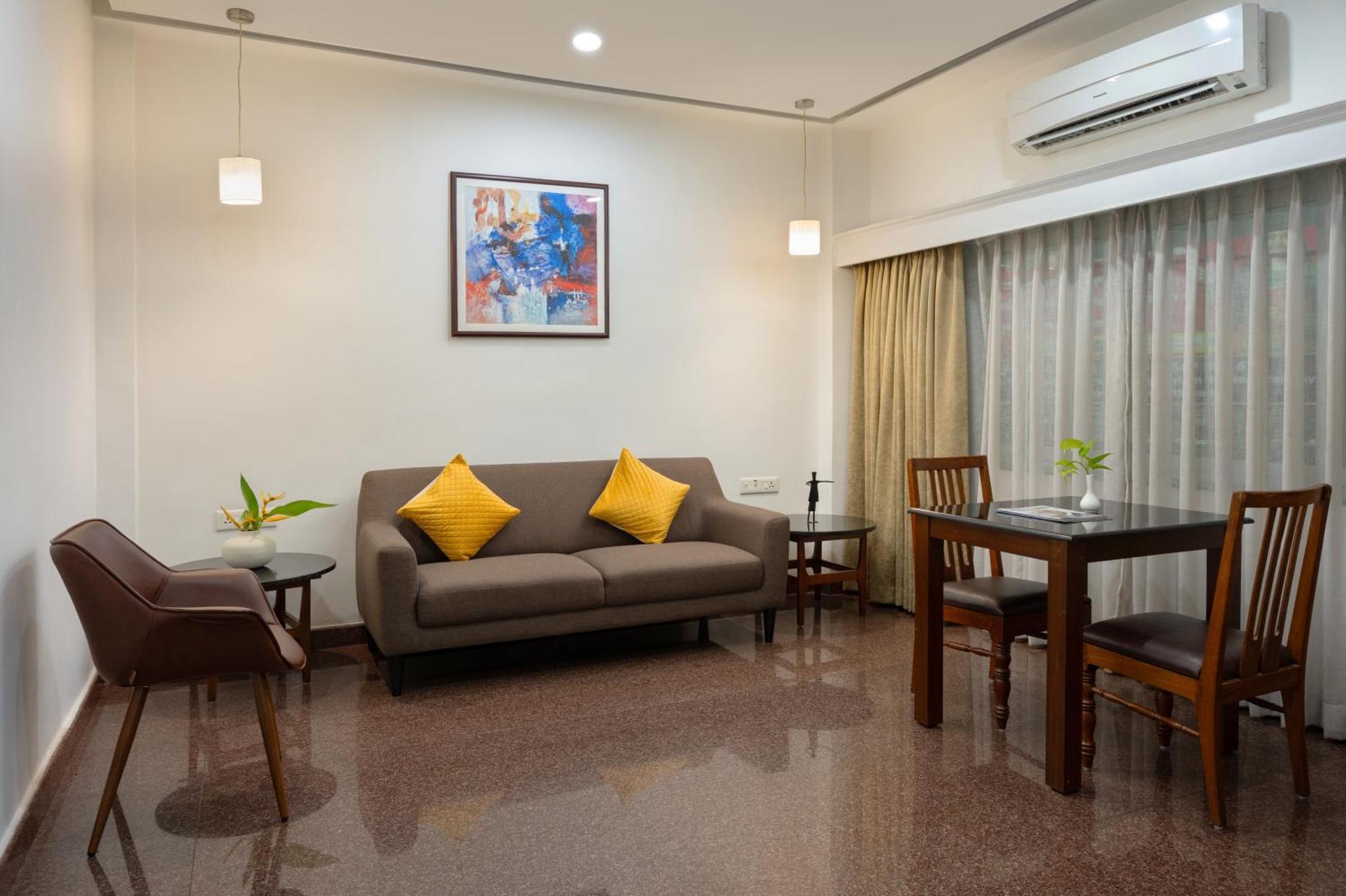 Hotel Aida Коттаям Экстерьер фото