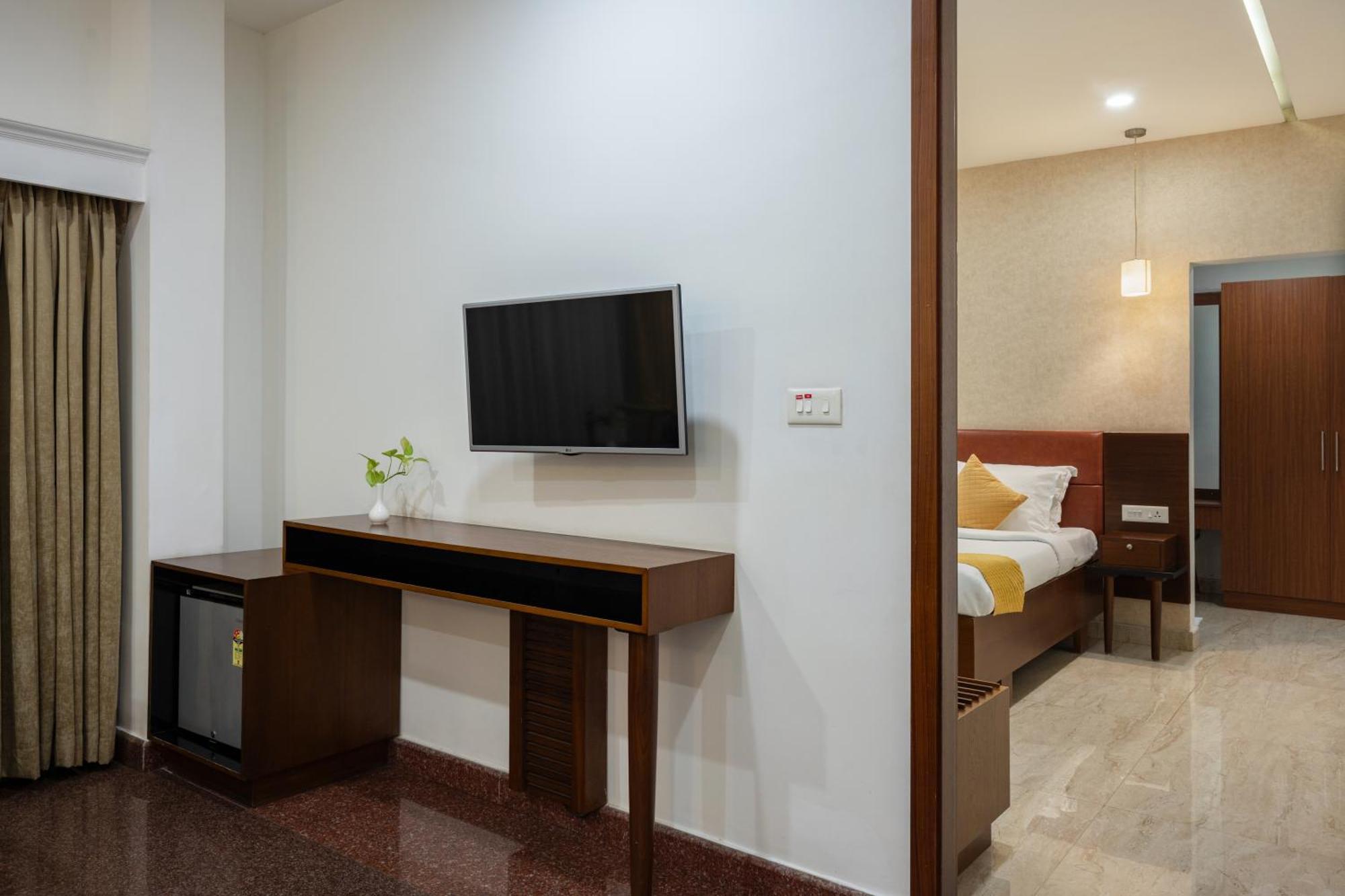 Hotel Aida Коттаям Экстерьер фото