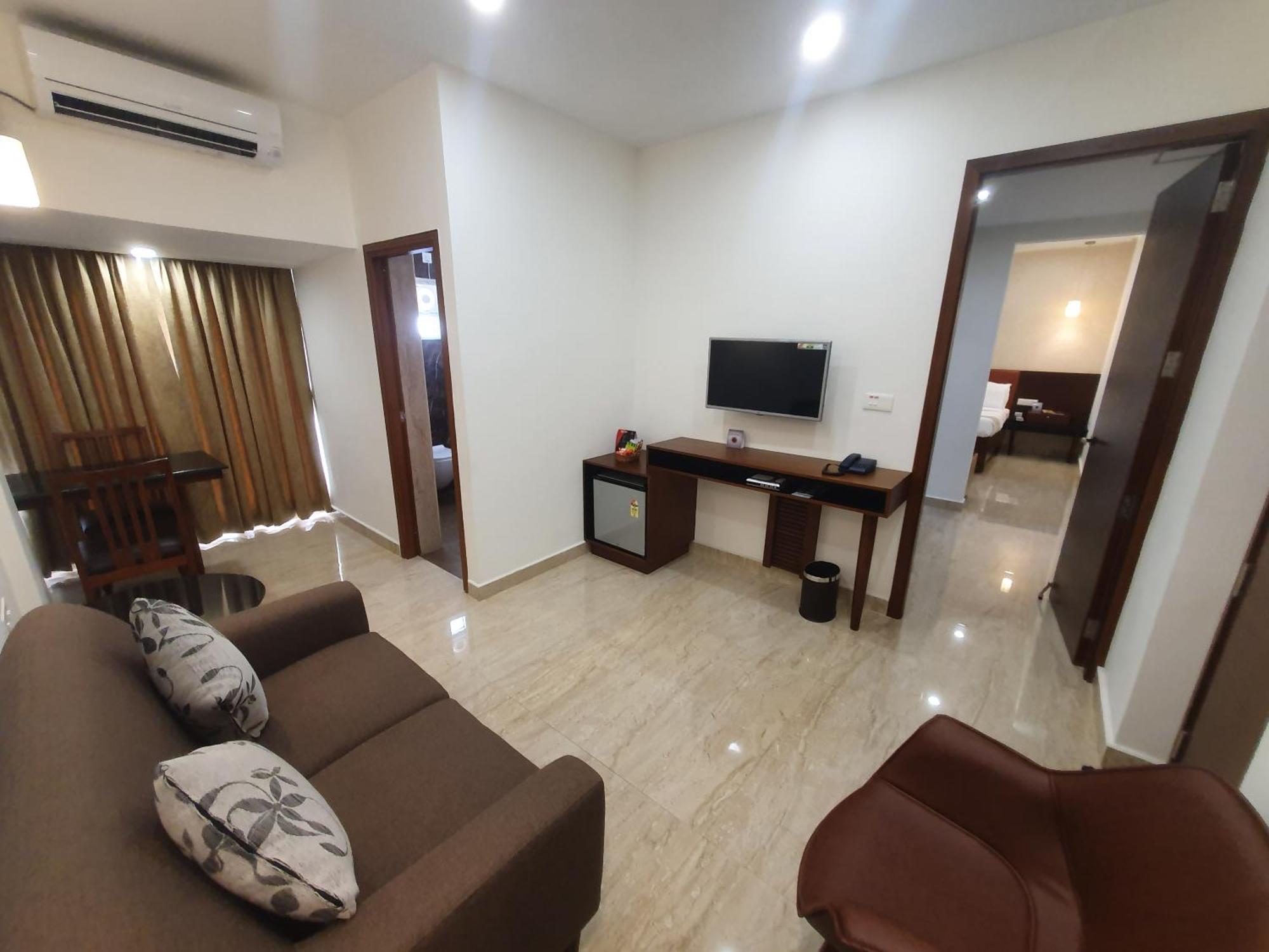 Hotel Aida Коттаям Экстерьер фото